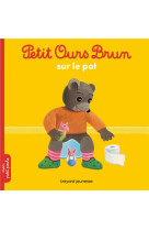 Petit ours brun sur le pot